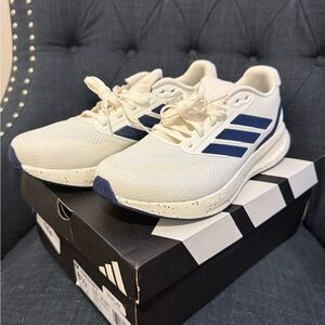 NWT Adidas White & Navy Running Sneakers 8.5 Men’s
